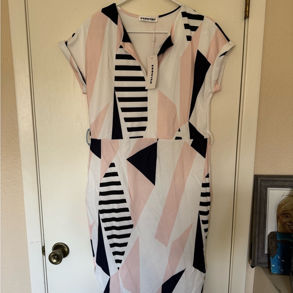 Wish Black and White Sheath Dress with V-Neck Cap Sleeves